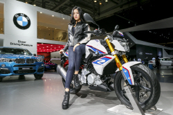 [2016부산모터쇼]“女 라이더도 웰컴…” BMW 뉴 G310 R 국내 첫선