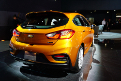[2017 디트로이트] 쉐보레, 디트로이트에서 국내 출시 앞둔 올 뉴 크루즈 선보여