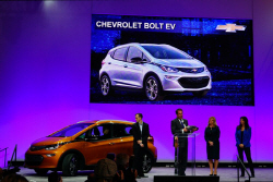 [2017 디트로이트] 쉐보레, 1회 충전 시 383km를 달릴 수 있는 볼트 EV 전시