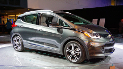 [2017 디트로이트] 쉐보레, 1회 충전 시 383km를 달릴 수 있는 볼트 EV 전시