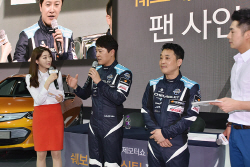 [서울모터쇼] 2017 슈퍼레이스 챔피언을 노리는 쉐보레 레이싱 팀, ‘서울모터쇼에서 팬 사인회 개최’