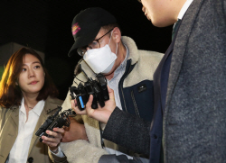 [포토] 마약 혐의로 체포된 로버트 할리                                                                                                                                                                   