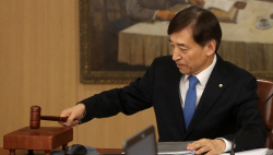 [BOK워치]금리 동결한 한은 경제전망도 동결할까?                                                      