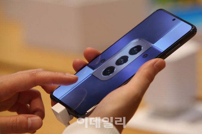 뱅앤올룹슨 '베오비전 하모니 88형'의 생생한 사운드와 8K영상 경험해보세요!                                                                                                           ...
