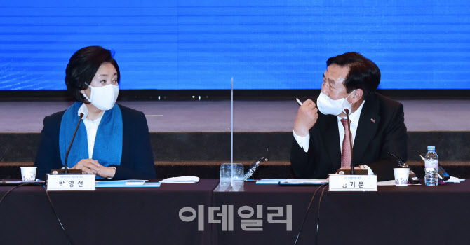 인사말하는 권영수  LG 부회장                                                                                                                                    ...