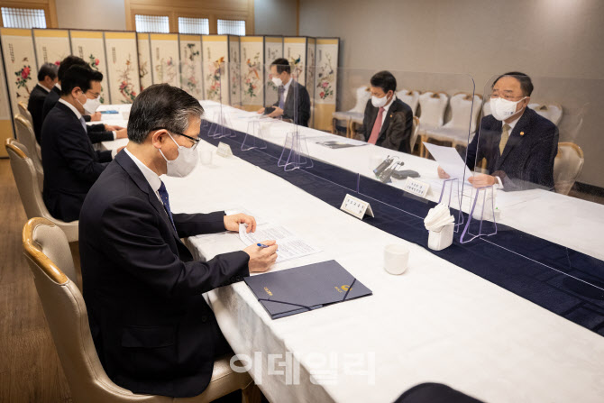 인사말하는 권영수  LG 부회장                                                                                                                                    ...