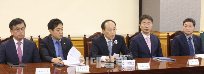 "롯데 탈락" 인천공항 면세점 입찰 이변…출렁이는 업계 판도                                                                                                                     ...