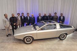 '포니 쿠페 콘셉트 부활'..현대차, 이태리서 복원 모델 첫 공개