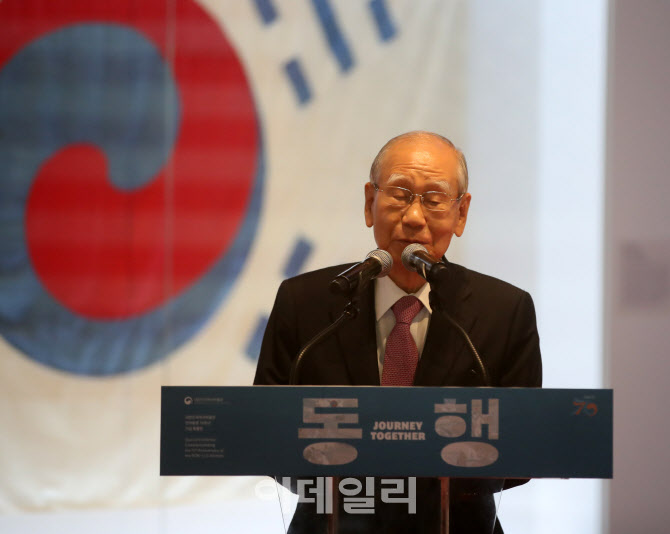 전통시장 찾은 박근혜 전 대통령                                                                                                                                    ...
