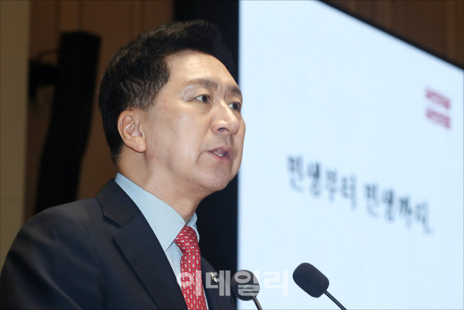 추석 앞두고 한자리에 선 김진표 국회의장-여야 원내대표                                                                                                                        ...