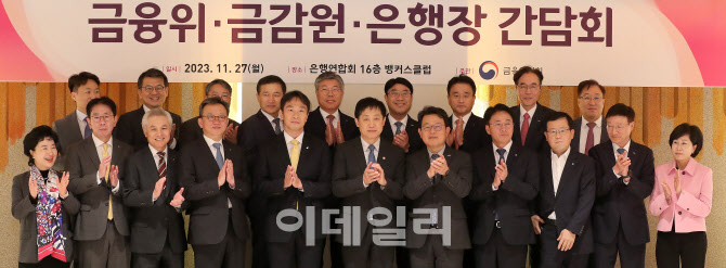 금통위 주재하는 한국은행 총재                                                                                                                                     ...
