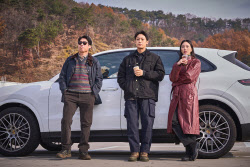 ‘MZ무당’이 선택한 SUV..영화 파묘 속 김고은의 차는