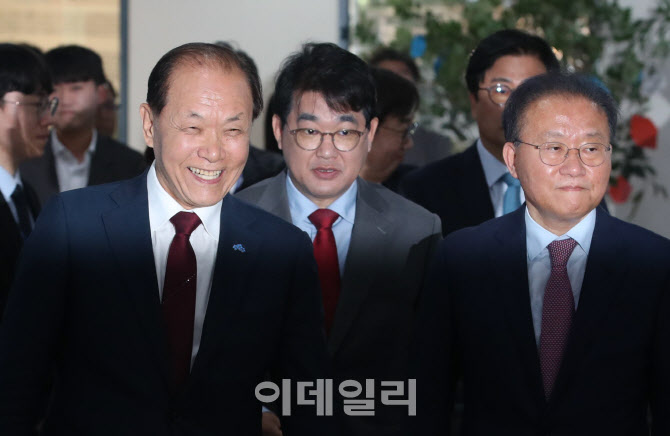 황우여 비대위원장, '홍철호 정무수석 접견'                                                                                                                              ...