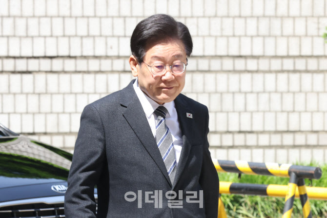 공수처 향하는 김계환 해병대 사령관-박정훈 전 해병대 수사단장                                                                                                                    ...