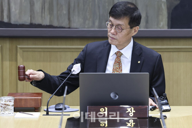 대출 갈아타기 서비스 이용자·실무자 간담회 참석하는 김주현 위원장                                                                                                                  ...