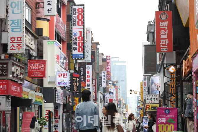 굳은 표정으로 서울고법 향하는 이재용 회장                                                                                                                              ...