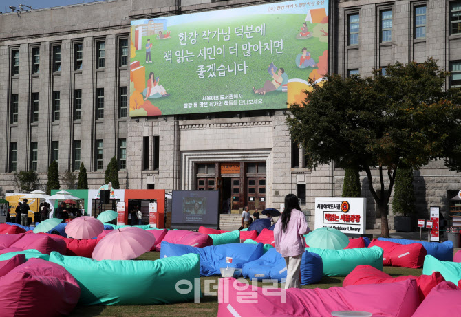 김희애, 우아함 가득 안고                                                                                                                                        ...