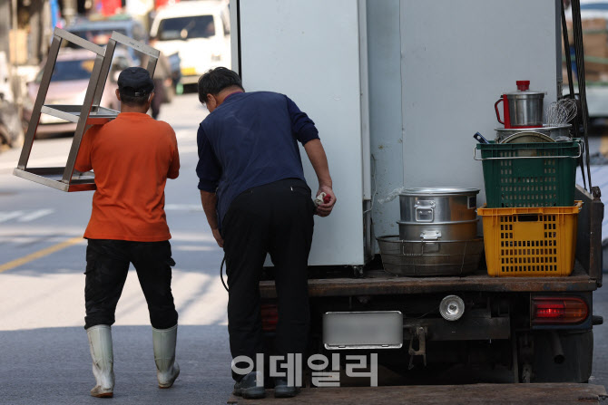 6.25전쟁납북자기념관 앞에서 벌어진 대북전단 논쟁                                                                                                                          ...