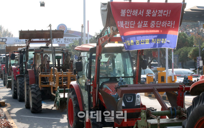 훈련장 이동하는 '시니어 아미'                                                                                                                                    ...