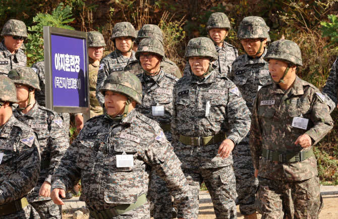 훈련장 이동하는 '시니어 아미'                                                                                                                                    ...