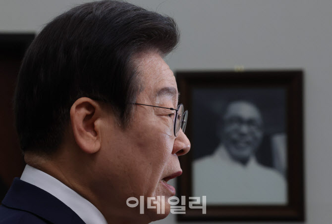 이재명 대표 '尹 명백한 국가 내란 범죄 수괴...수사, 체포, 구금해야'                                                                                                             ...