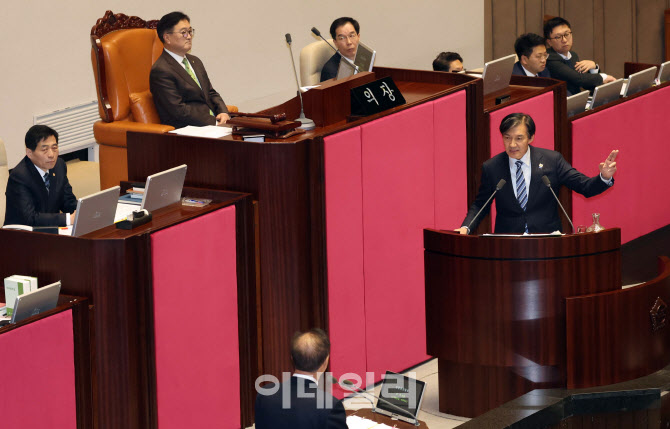 내란 행위 긴급 현안질문, '질의하는 조국 대표'                                                                                                                           ...