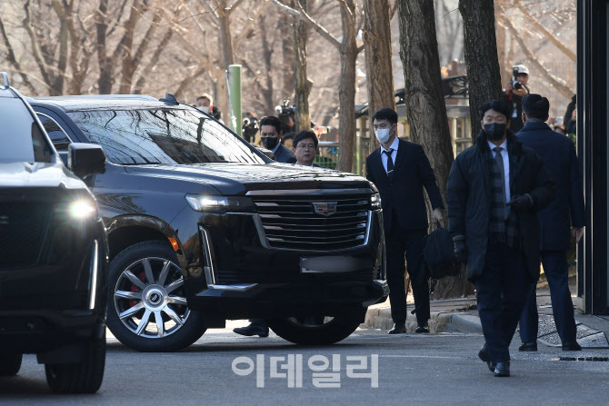 공수처 차고로 들어가는 윤 대통령 차량                                                                                                                                 ...