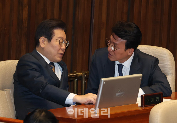 국회 본회의, '대화하는 이재명-김민석'                                                                                                                                ...
