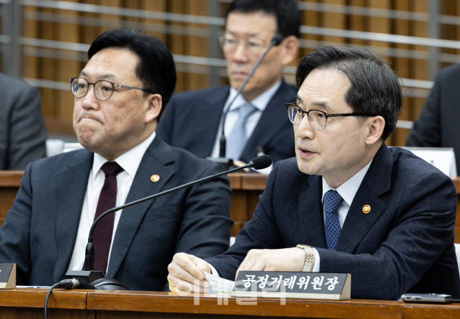 정무위 현안질의, '답변하는 한기정 공정거래위원장'                                                                                                                          ...