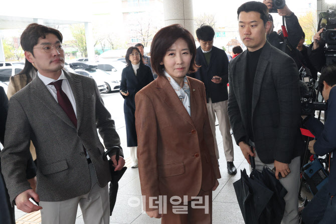 시민 항의 받는 나경원 국민의힘 의원                                                                                                                                  ...