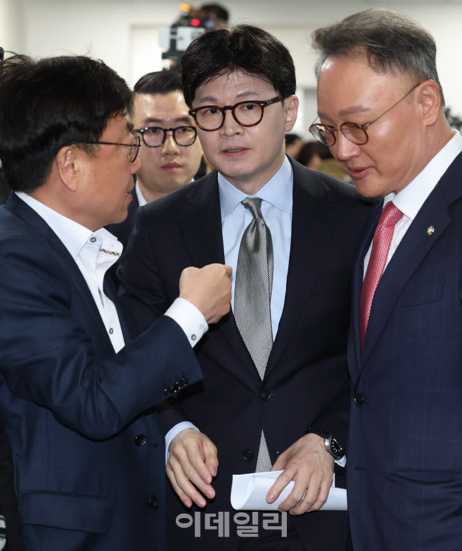 소통관 들어서는 한동훈 전 대표                                                                                                                                     ...
