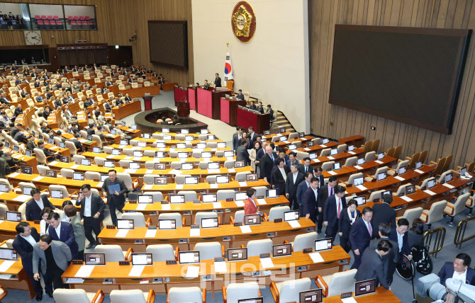 '본회의장 나가는 국민의힘'                                                                                                                                       ...