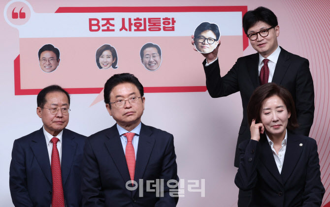 토론회 미디어데이, '미소 보이는 한동훈'                                                                                                                               ...