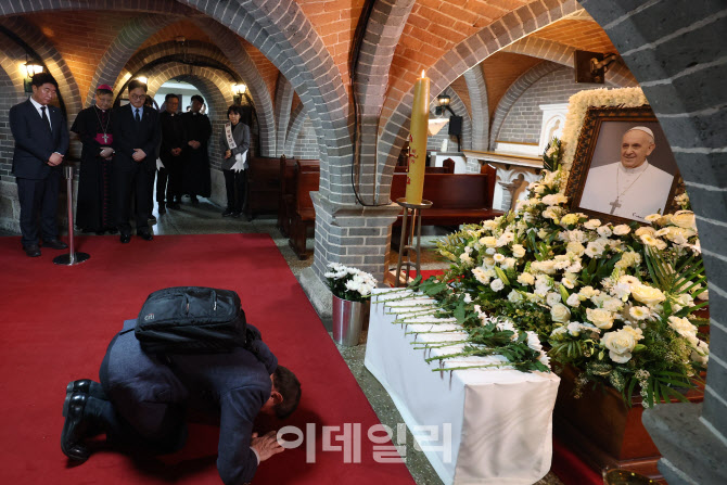 프란치스코 교황 분향소                                                                                                                                         ...