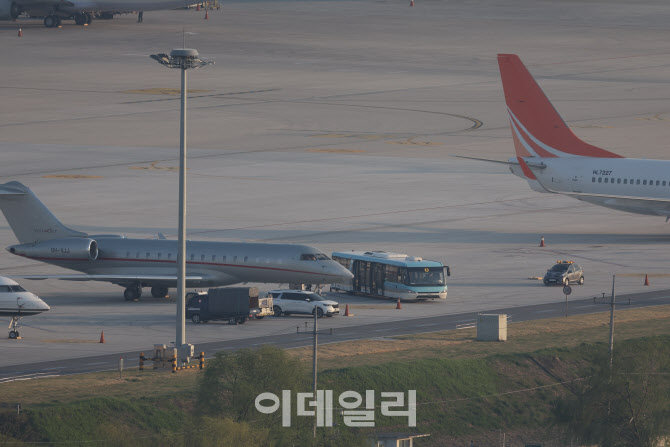 한국 도착한 트럼프 주니어 탑승 항공기                                                                                                                                 ...
