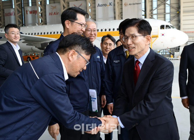 김문수, '한국항공서비스(KAEMS) 방문'                                                                                                                              ...