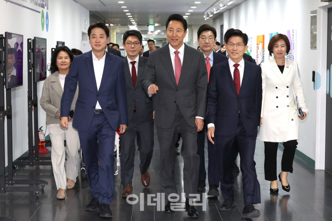 나한히 걷는 김문수-오세훈-이준석                                                                                                                                    ...