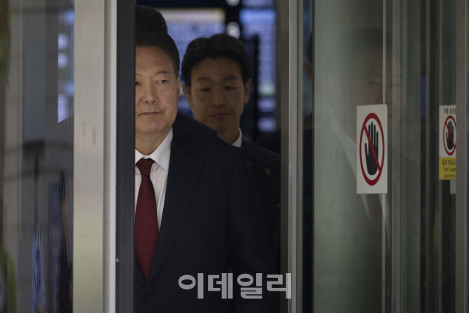 재판정 나서는 윤석열 전 대통령                                                                                                                                    ...