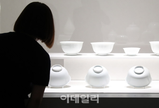 조선 백자                                                                                                                                                ...