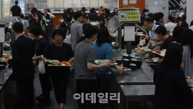 '런치플레이션' 심화로 구내식당 북적                                                                                                                                  ...