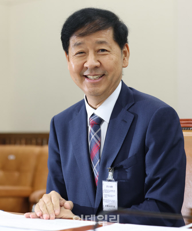 '미소 보이는 구윤철 후보자'                                                                                                                                      ...