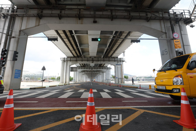 통제된 잠수교                                                                                                                                               ...