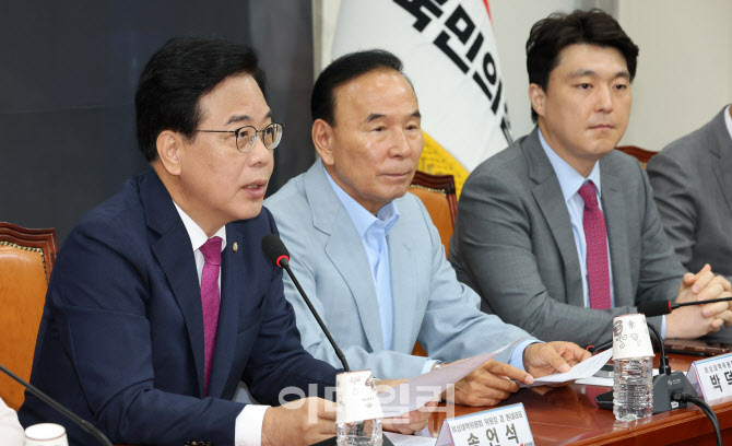 국민의힘 비상대책위원회 주재하는 송언석 위원장                                                                                                                             ...