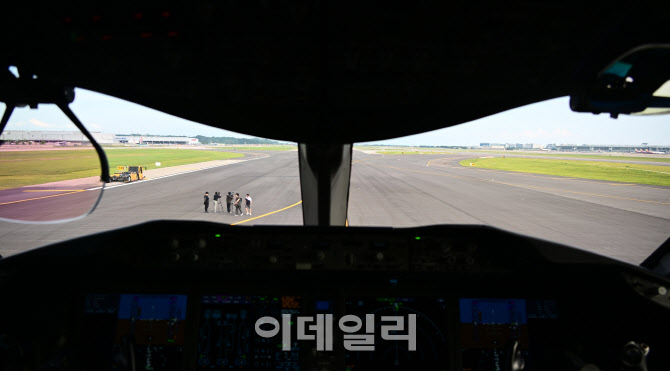 기내에서 바라본 제2활주로 모습                                                                                                                                     ...
