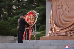 김정은, 광복절에 소련군 추모…李대통령 대화 제안엔 침묵
