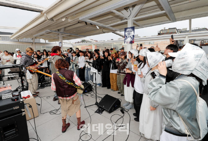 버드와이저 제로와 함께 즐기는 모닝 음악 파티 '얼리 버드(Early Bud)'                                                                                                          ...