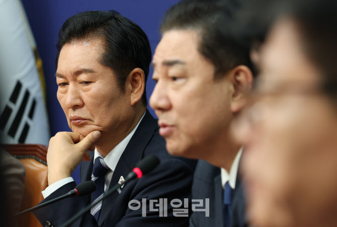 최고위, '발언 듣는 정청래 대표'                                                                                                                                   ...