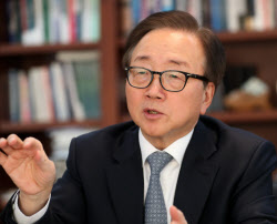 “정년연장은 '대기업 직원'과 '청년', 누가 약자인가에 대한 질문”