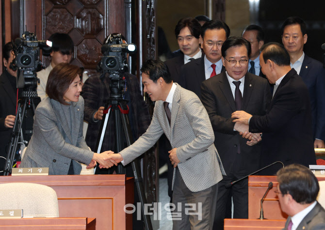 의원총회 참석하는 장동혁-송언석                                                                                                                                     ...
