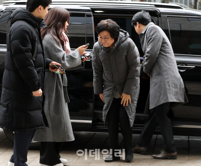 인사하는 이혜훈 장관 후보자                                                                                                                                      ...